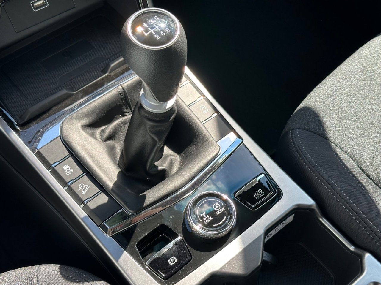 KORANDO C313 MY25 SMART1.5GDI163HPFWDM6 66508